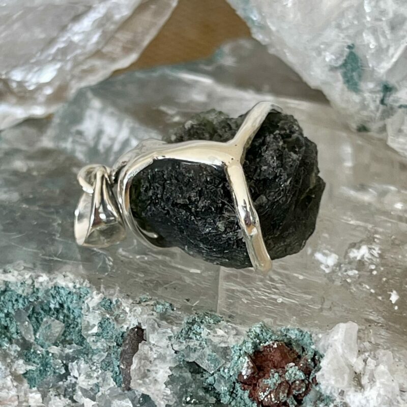 beautiful moldavite 925 sterling silver pendant