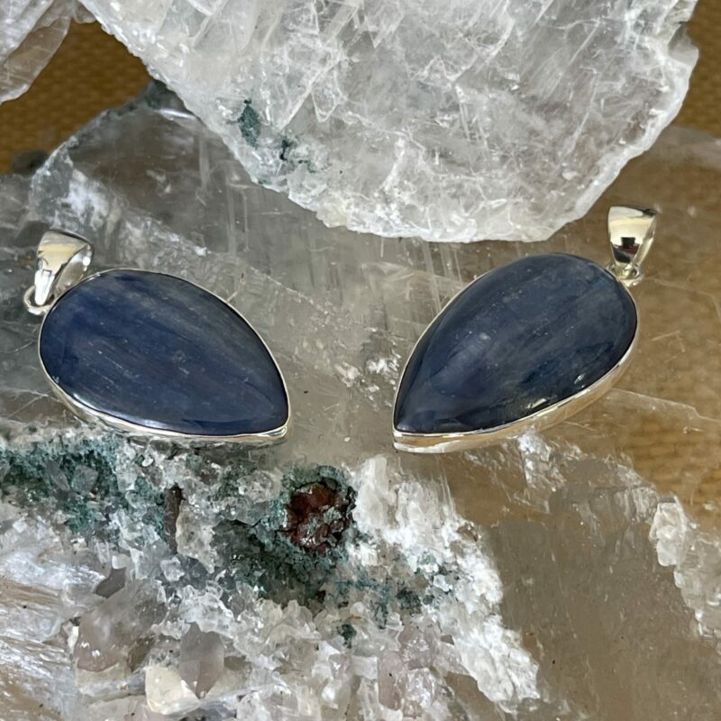 beautiful blue kyanite silver pendant