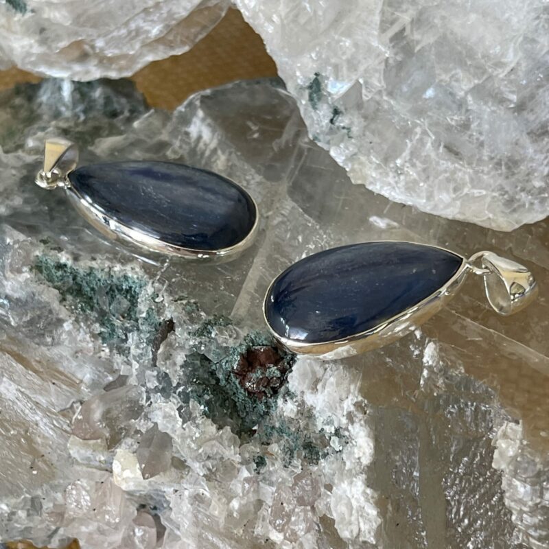 beautiful blue kyanite silver pendant