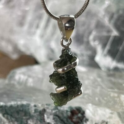 What You Need to Know Before Buying Moldavite Crystal: Tips for Beginners