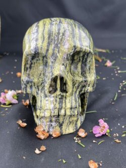 This is gorgeous Seraphinite Skull