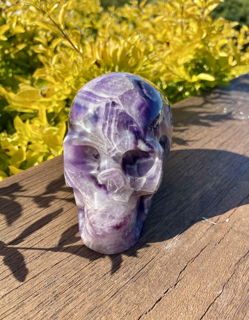 This isChevron Amethyst XL Skull of Wisdom