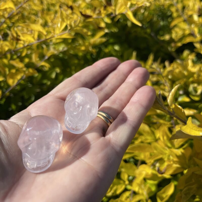 this is Mini Rose Quartz Skull