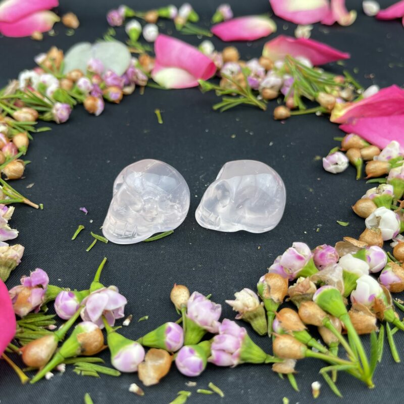 this is Mini Rose Quartz Skull