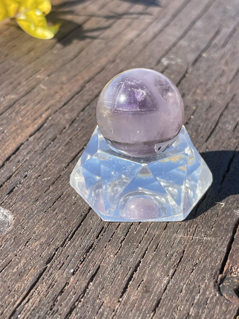 This is cute amethyst sphere 27mm