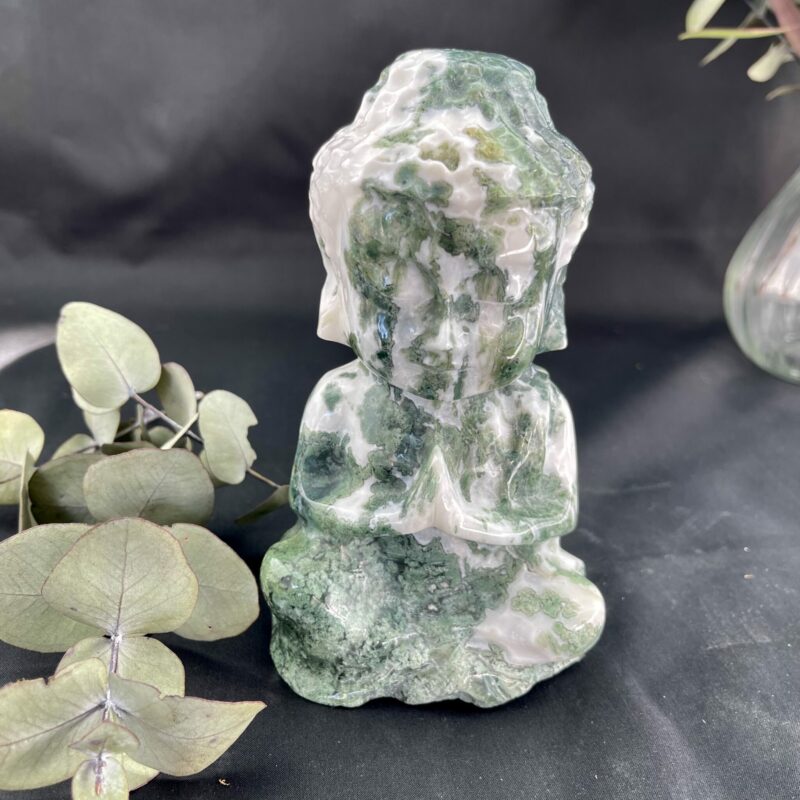 This is Peacefull Moss Agate Buddha Statue 15cm