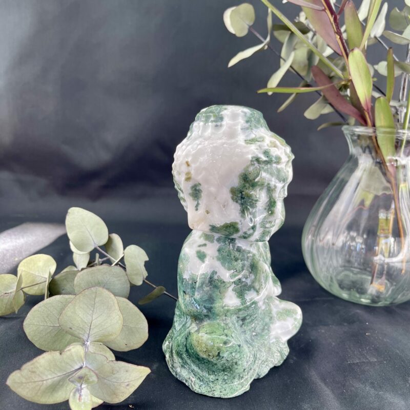 This is Peacefull Moss Agate Buddha Statue 15cm