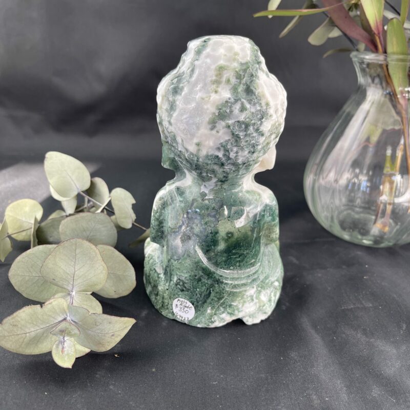 This is Peacefull Moss Agate Buddha Statue 15cm