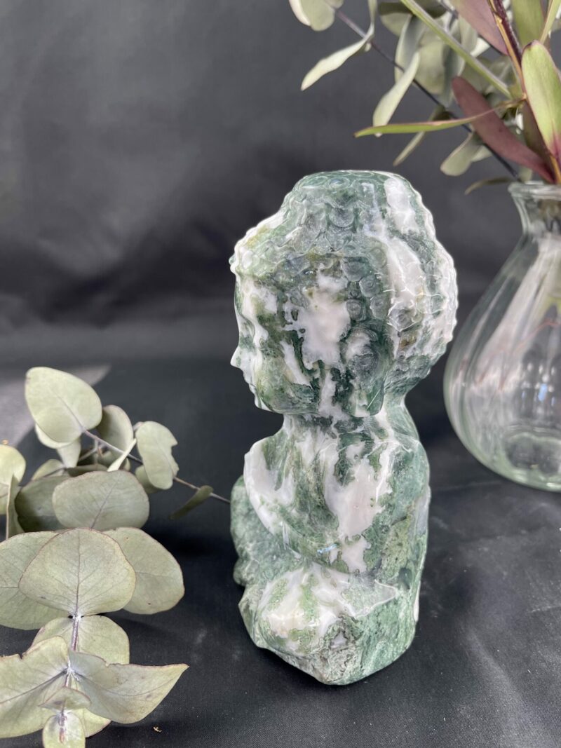 This is Peacefull Moss Agate Buddha Statue 15cm