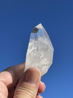 this is Radiant Clear Quartz Generator – 81g