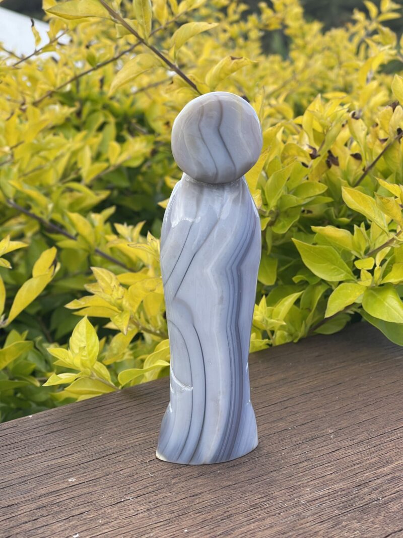 This is Peaceful Agate Mother Mary Carving – 15cm