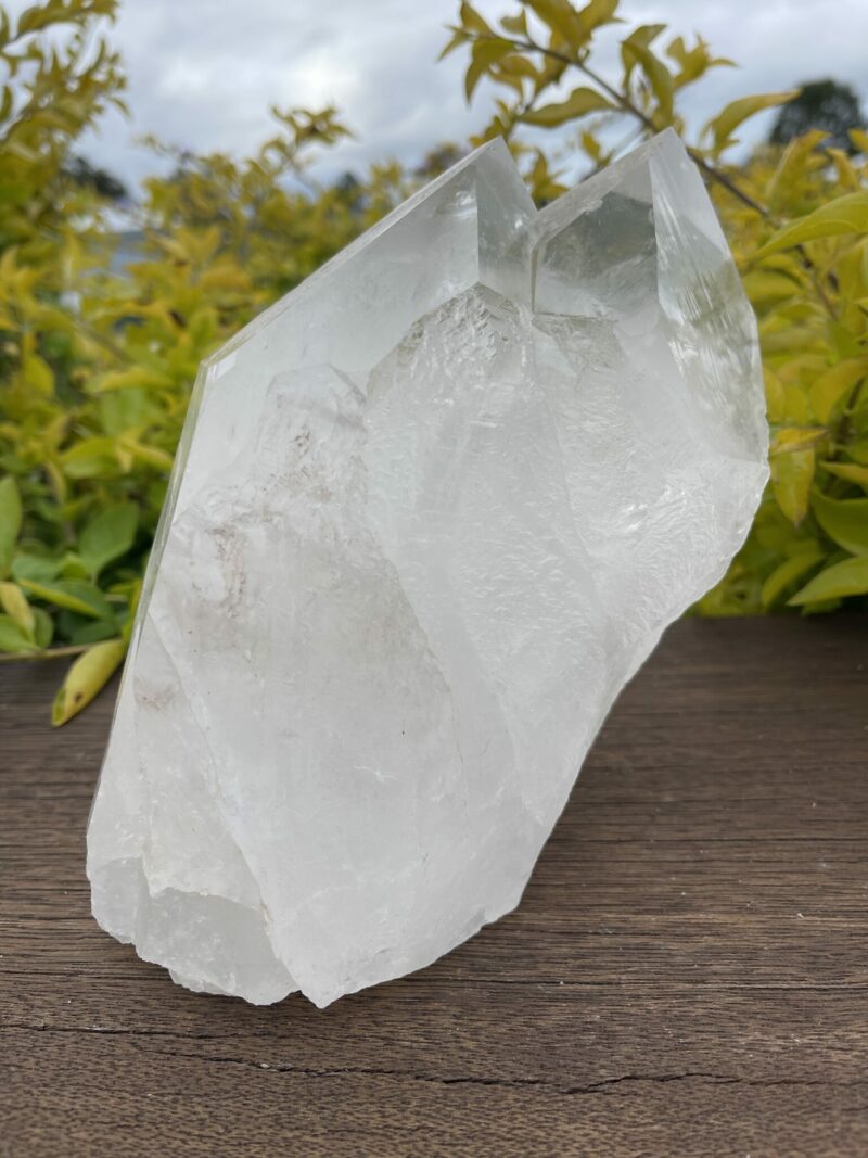 This is Twin & Tabby Clear Quartz Master Marvel – 3.18kg