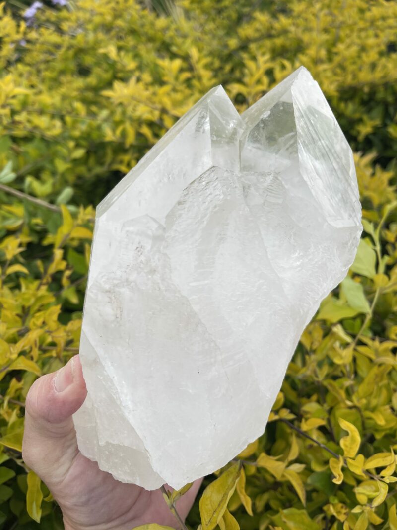 This is Twin & Tabby Clear Quartz Master Marvel – 3.18kg