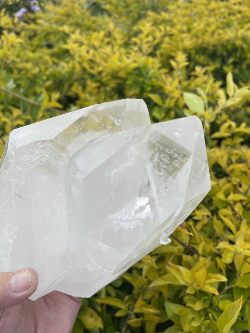 This is Twin & Tabby Clear Quartz Master Marvel – 3.18kg