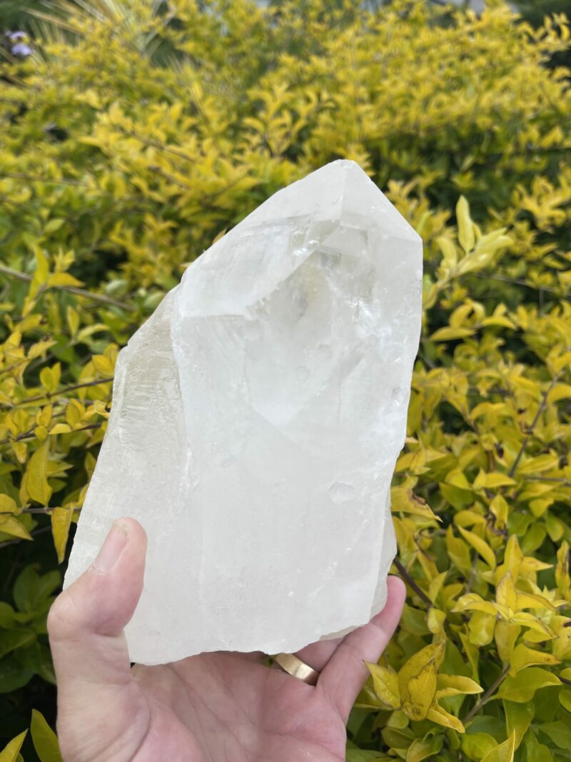 This is Twin & Tabby Clear Quartz Master Marvel – 3.18kg