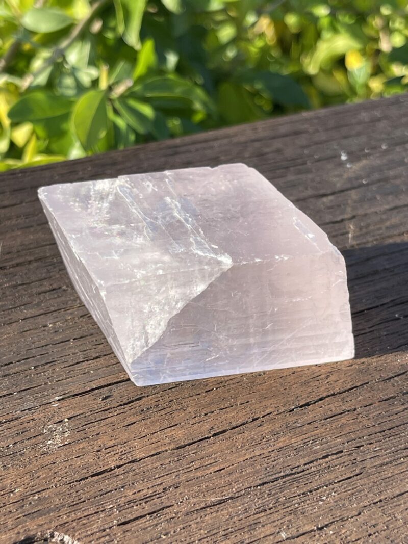 this is Soothing Pink Calcite Cube -  5x5cm 