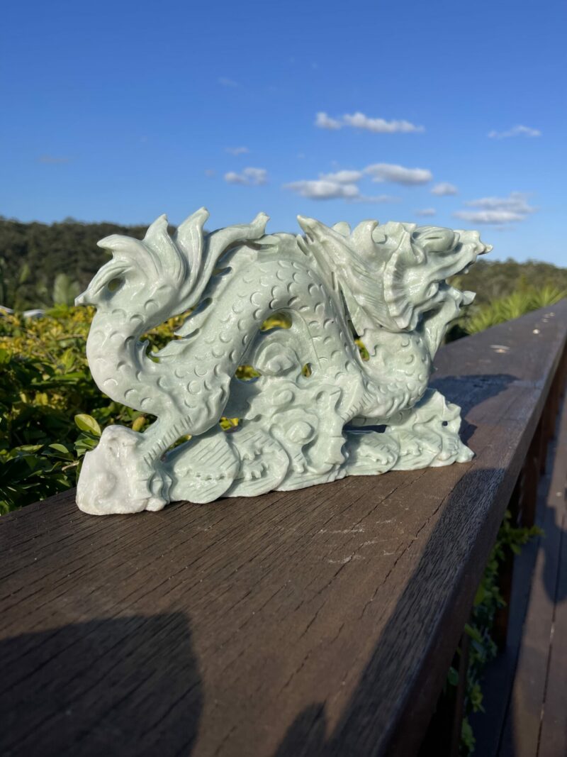 this is Majestic Jade Chinese Dragon Carving (3.12kg)