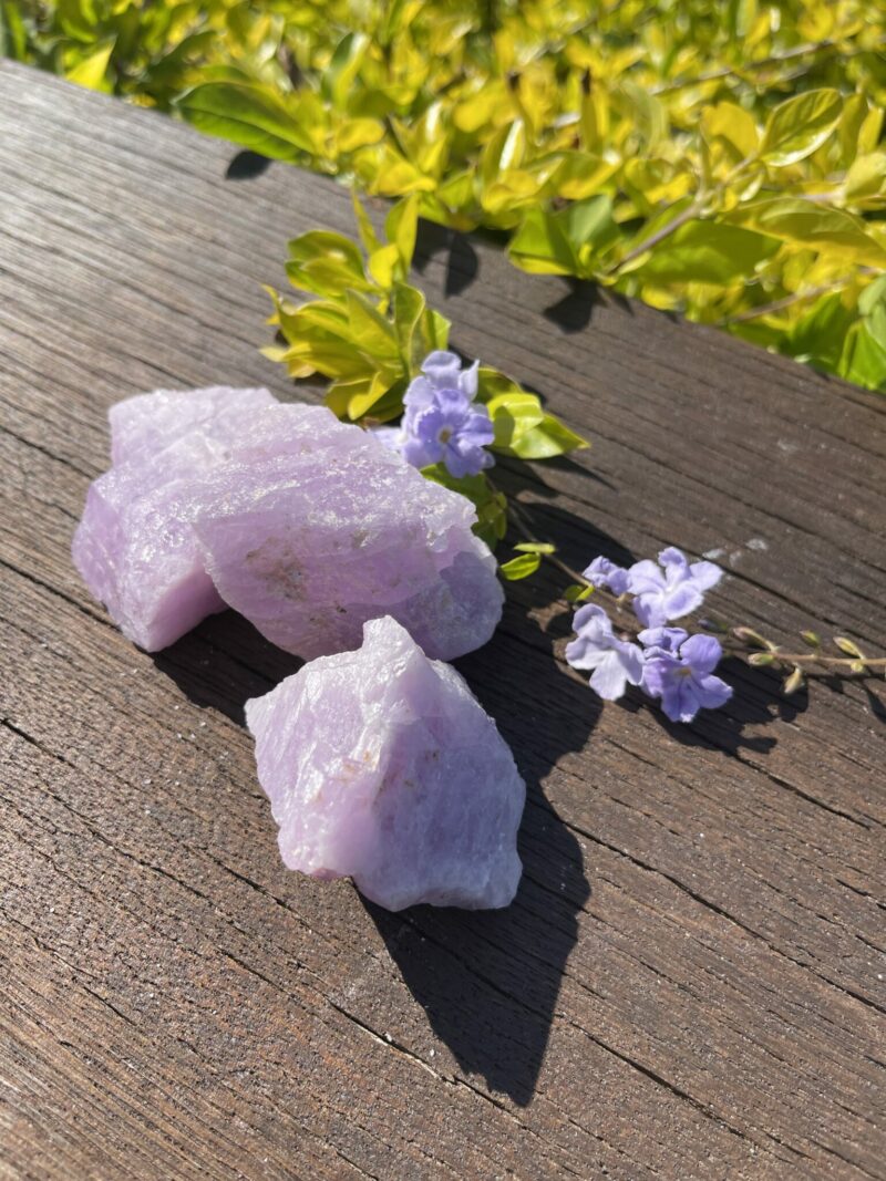 This is Raw Kunzite - 70-80g: A Beacon of Unconditional Love and Spiritual Awakening