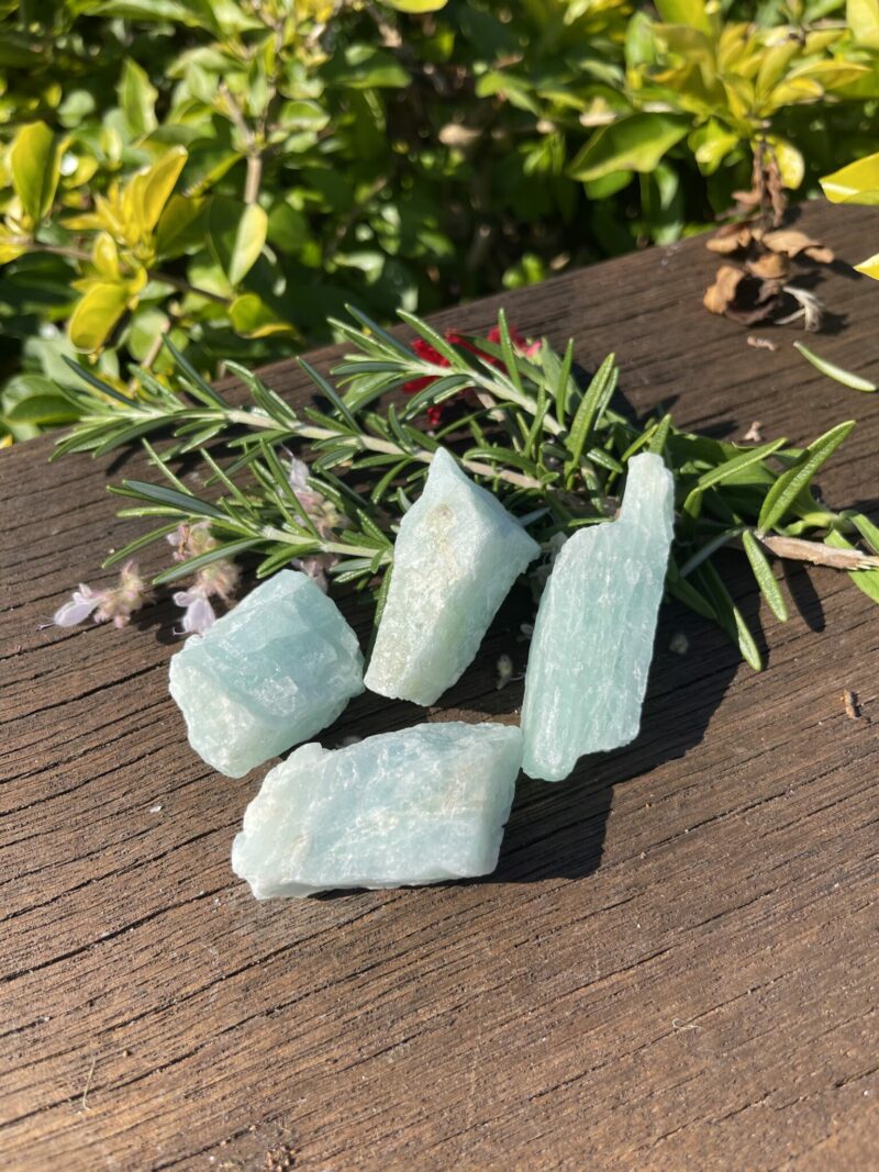 This is Raw Aquamarine - Resonating with the Flow of Life (30-35g)