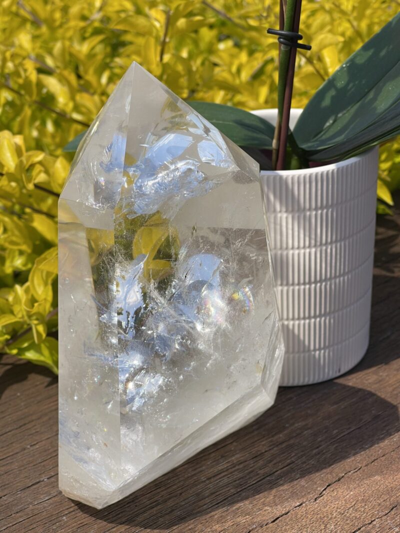 This is AAA Grade Isis Master Clear Quartz Generator – Divine Feminine Power and Healing d