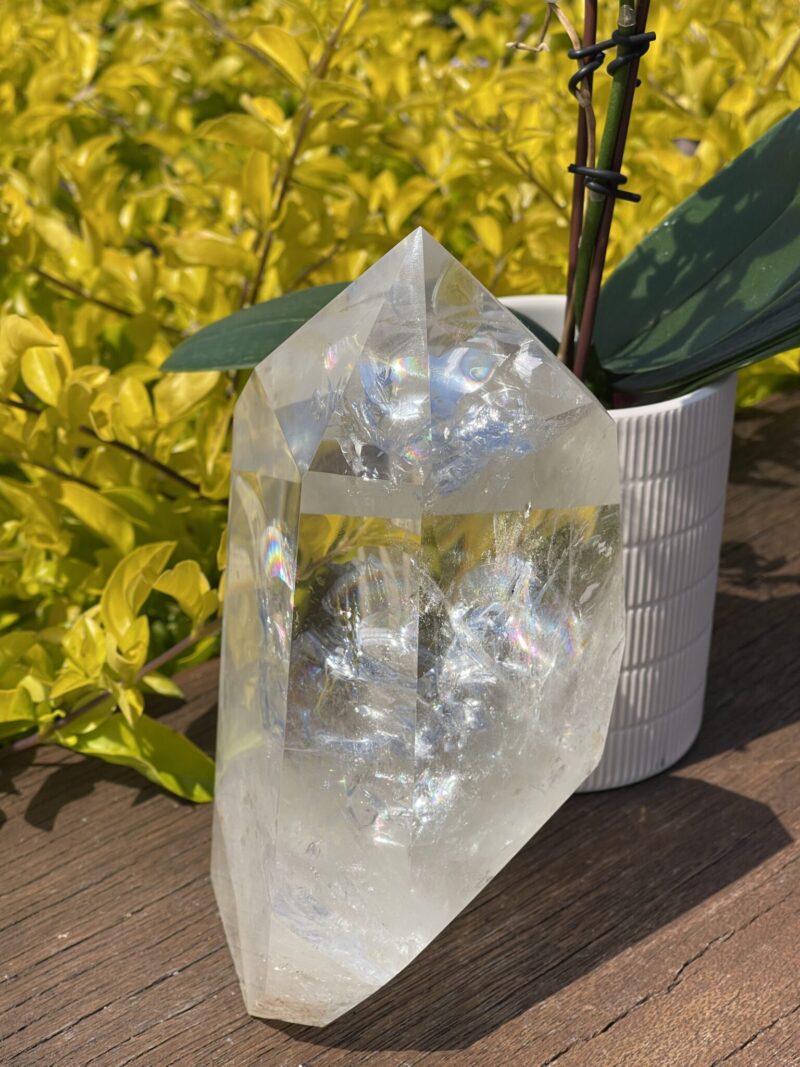 This is AAA Grade Isis Master Clear Quartz Generator – Divine Feminine Power and Healing e