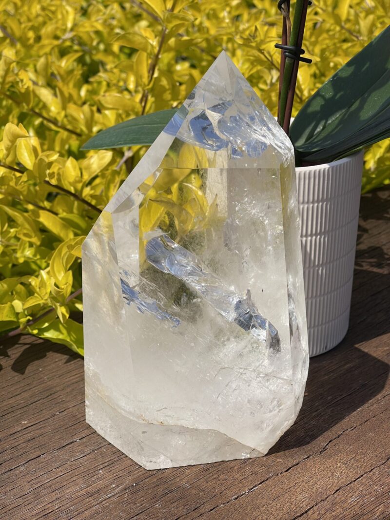 This is AAA Grade Isis Master Clear Quartz Generator – Divine Feminine Power and Healing g