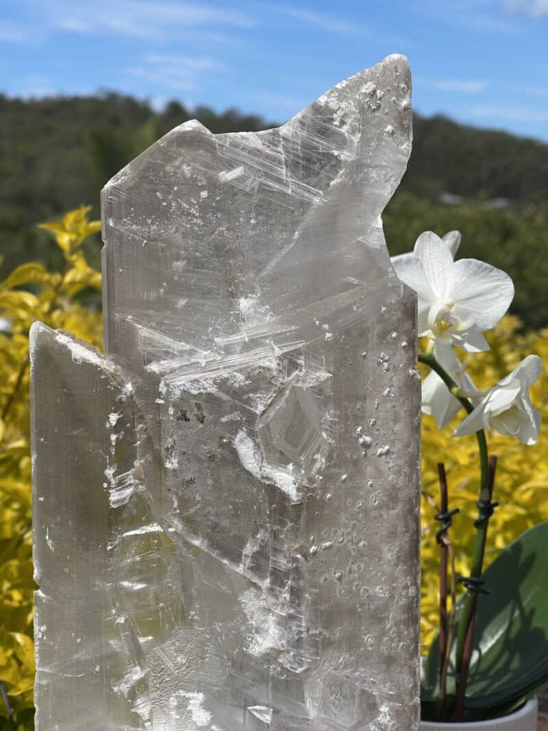 This is uniquea and Rare Raw Selenite Tower Specimen with Keys from Naica Mine (1.27kg)