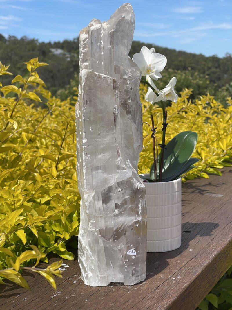 This is uniquea and Rare Raw Selenite Tower Specimen with Keys from Naica Mine (1.27kg)