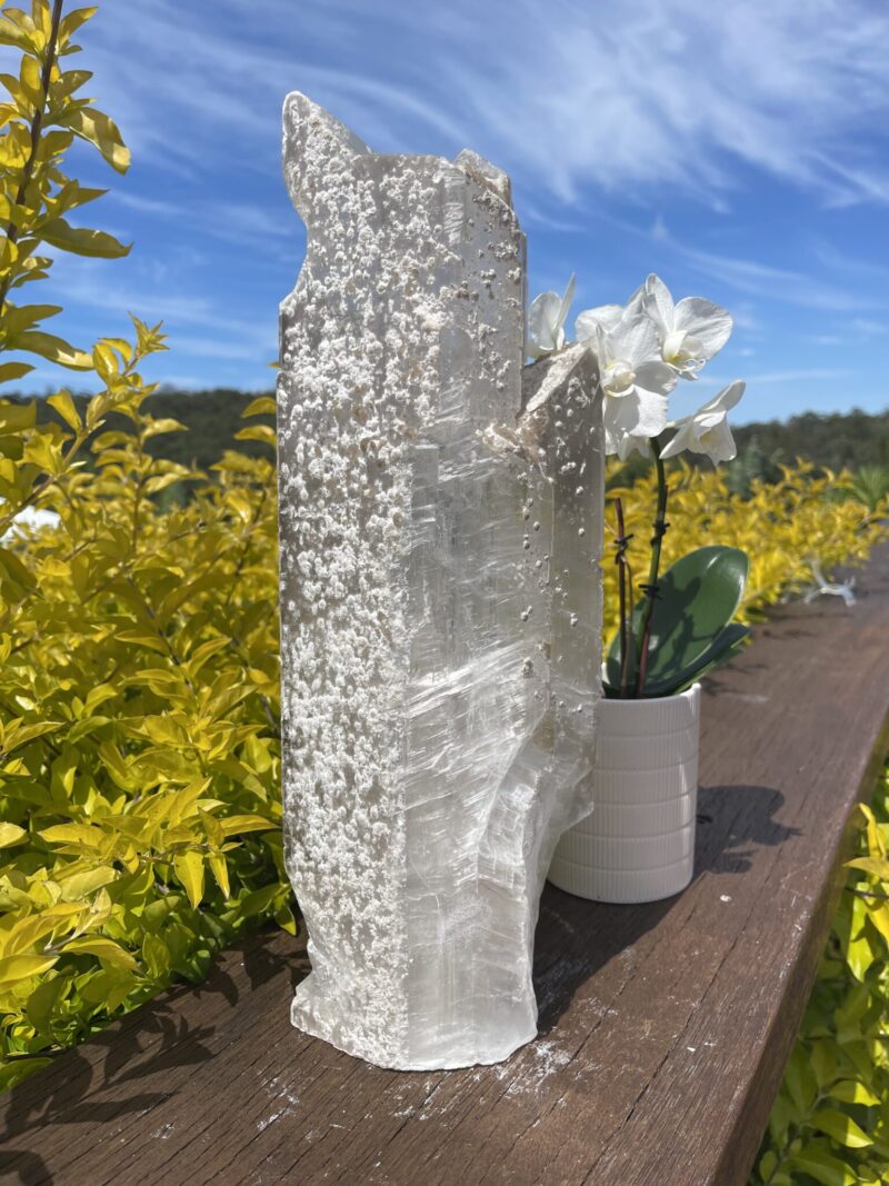 This is uniquea and Rare Raw Selenite Tower Specimen with Keys from Naica Mine (1.27kg)