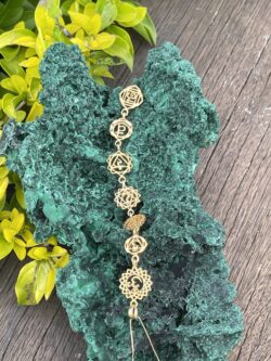 Don’t wait to experience the harmony and beauty this necklace brings. Order your Brass 7 Chakra Symbol Necklace 10cm today and start radiating balance, energy, and style! 🌟 Lenght: 10cm this is 10cm chakra necklace in brass Together with Chain: 32cm