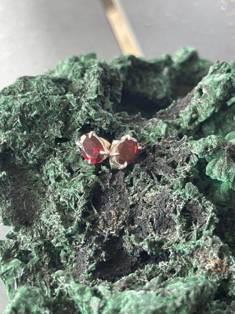 These are Passionate Oval Garnet Stud Earrings