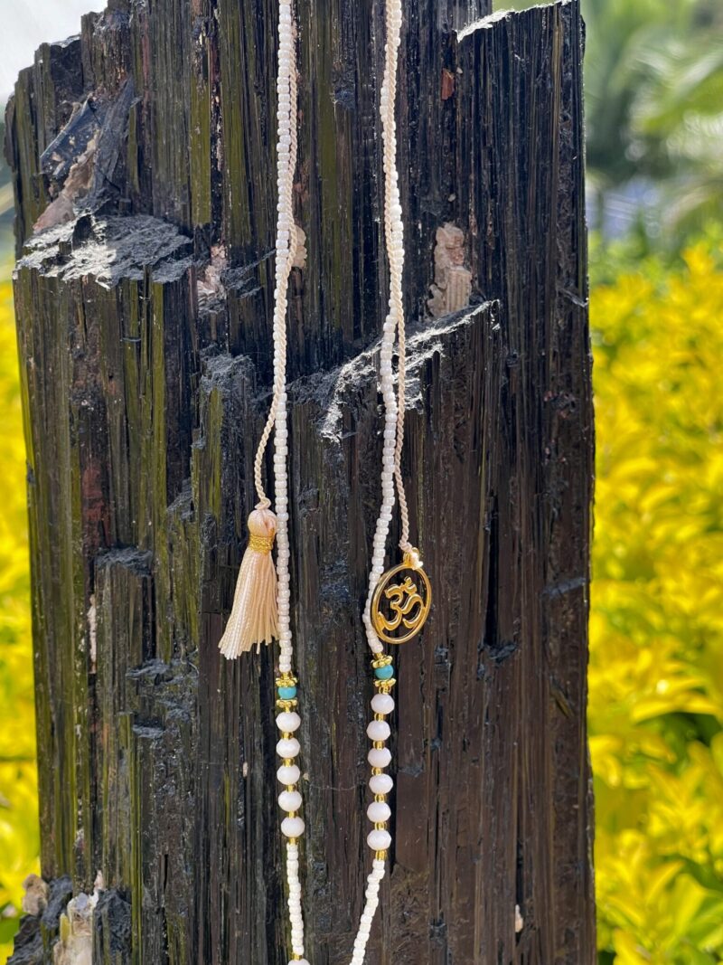 This is White and Cream Bead Ohm Feather Necklace