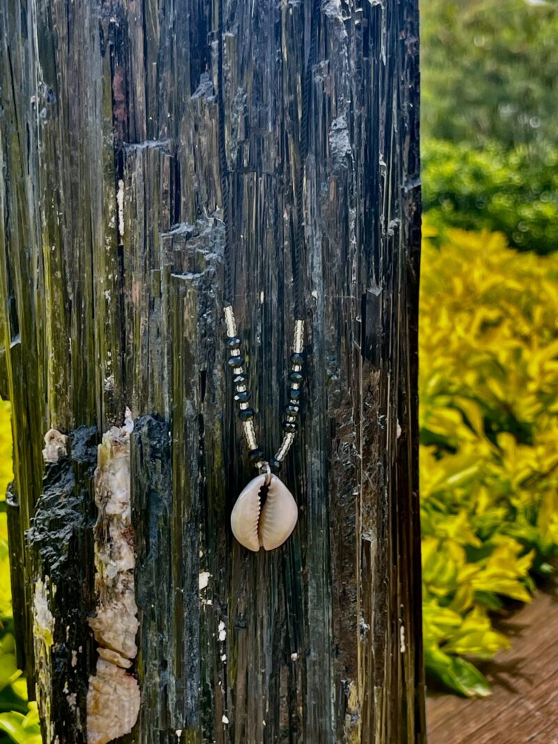 This is Elegant Black and Clear Beads Cowrie Shell Necklace