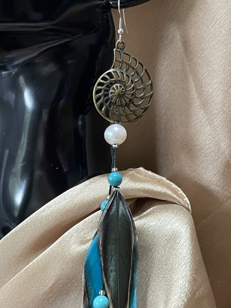 This is Single Spiral Pearl and Turquoise Bead Feather Earring