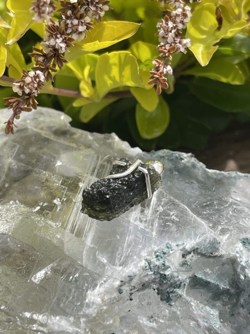 this is Cosmic Grace Moldavite Pendant in Silver M516