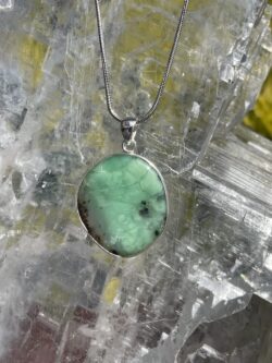 This is beautiufl chrysoprase round pendant