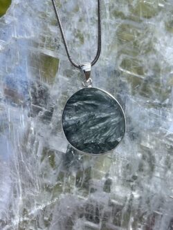 This is Round Seraphinite Pendant in Silver