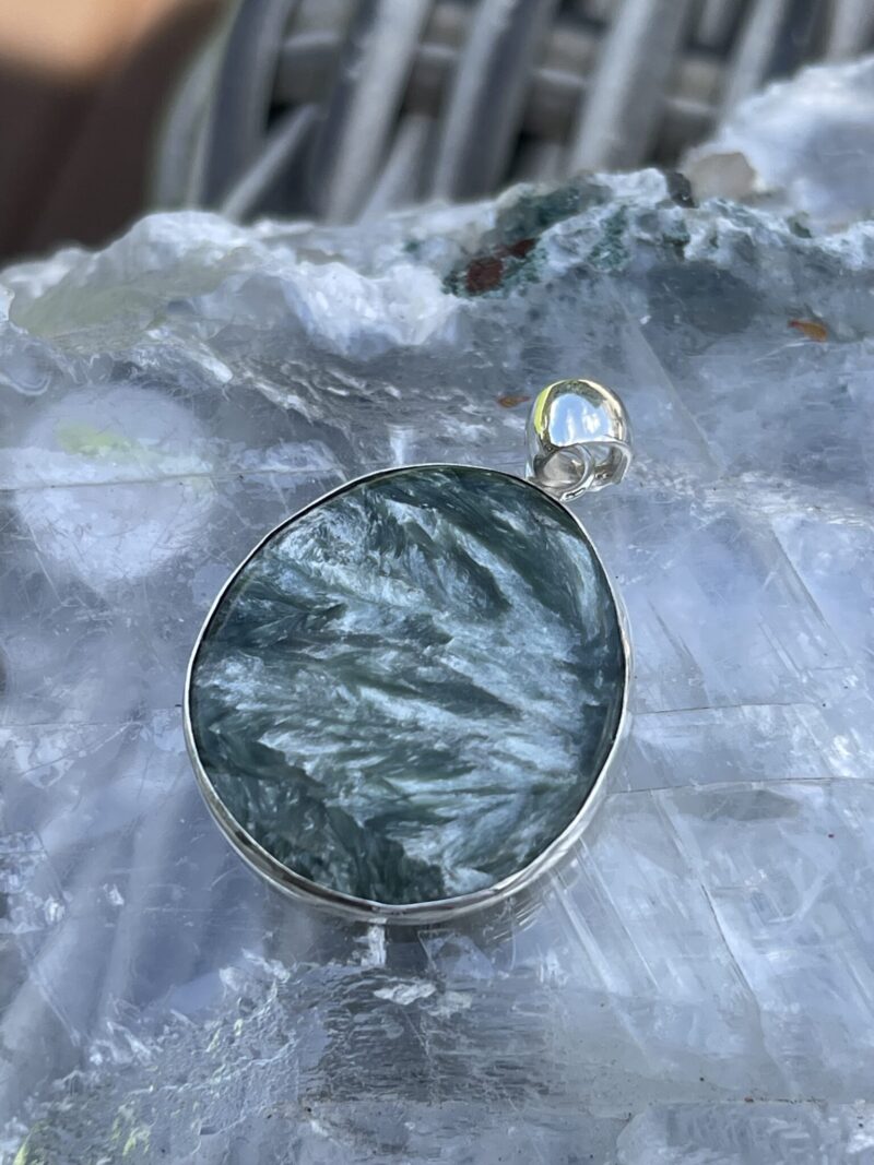 This is Round Seraphinite Pendant in Silver