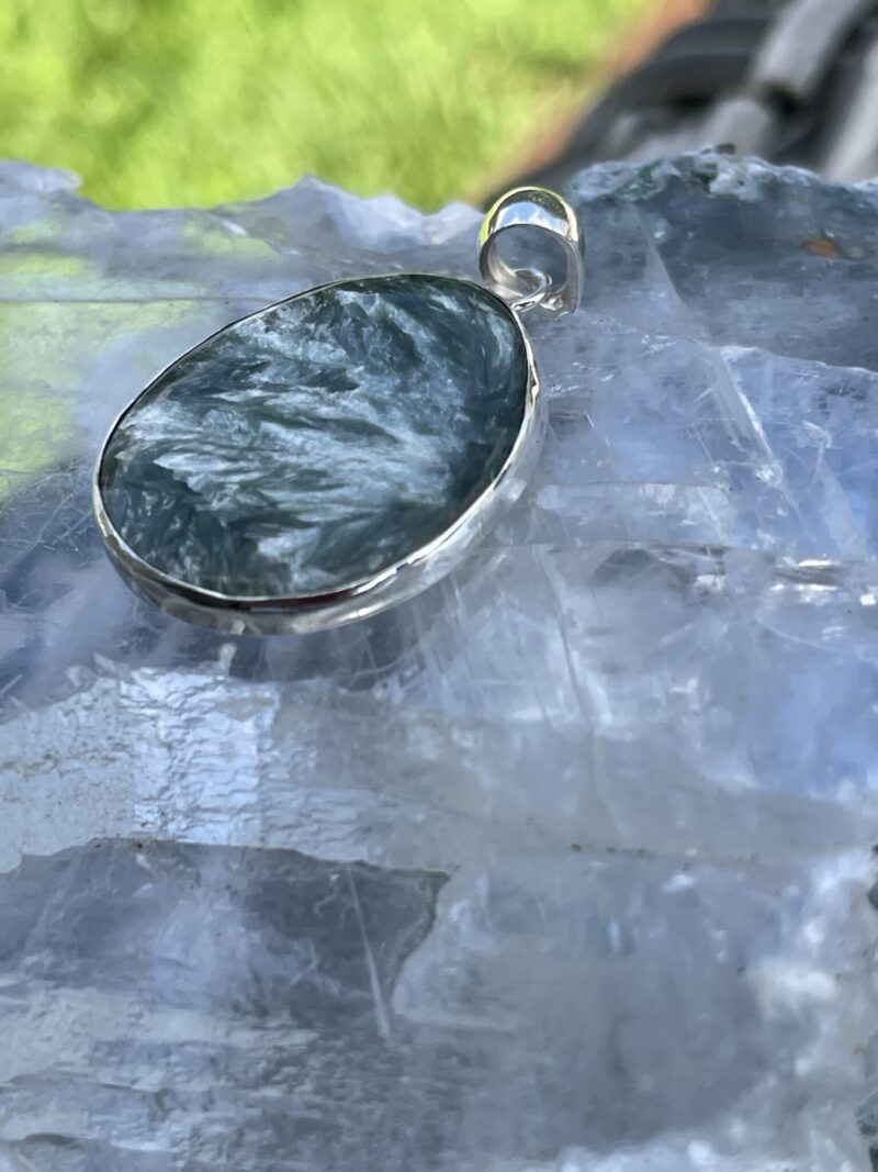 This is Round Seraphinite Pendant in Silver