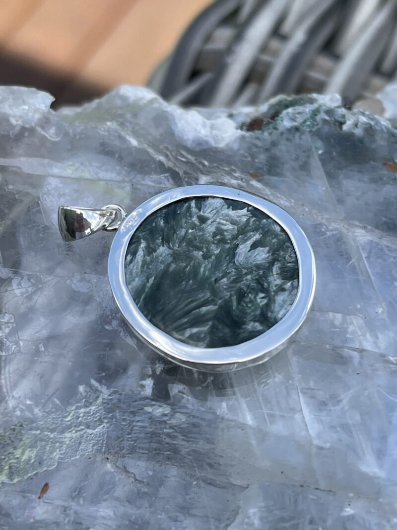 This is Round Seraphinite Pendant in Silver