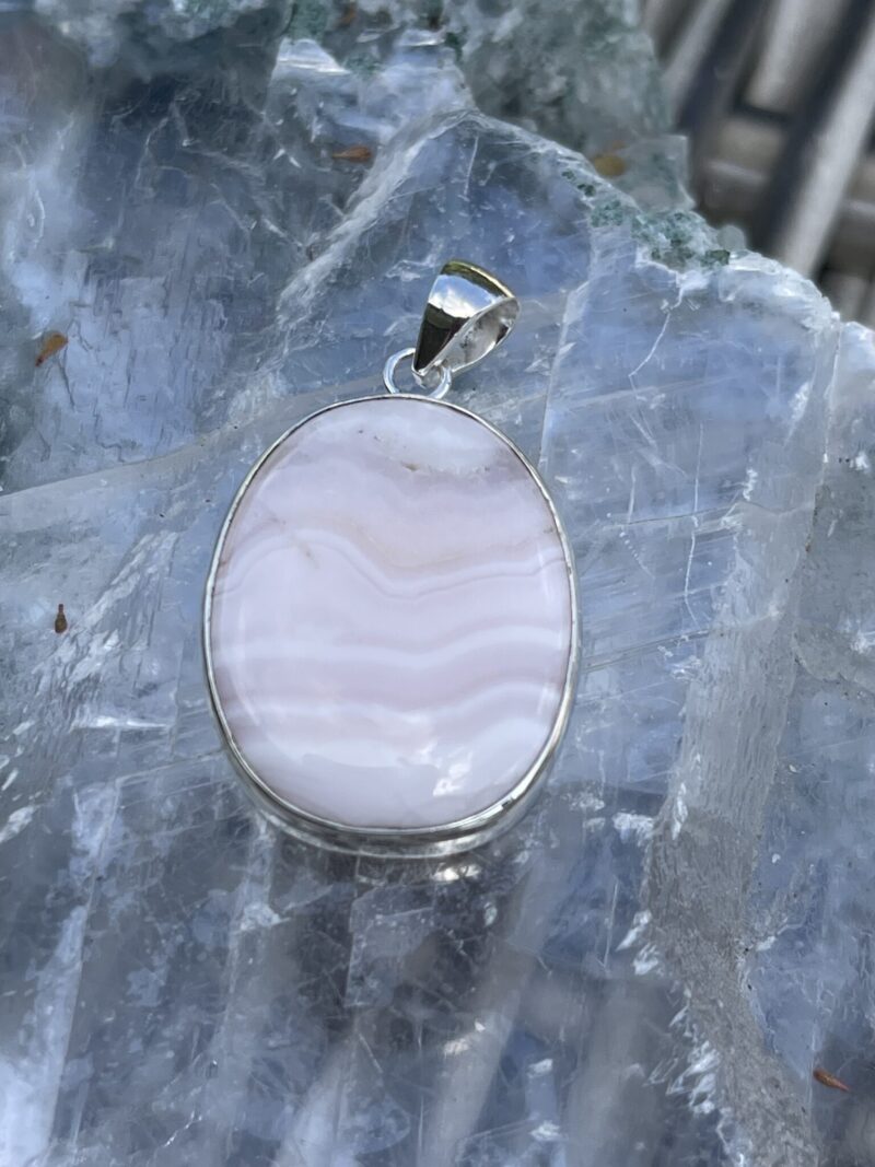 This is Round Mangano Calcite Pendant in Silver