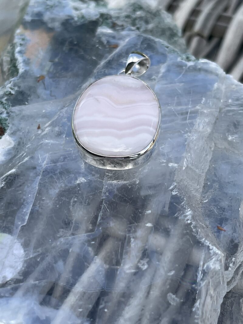 This is Round Mangano Calcite Pendant in Silver