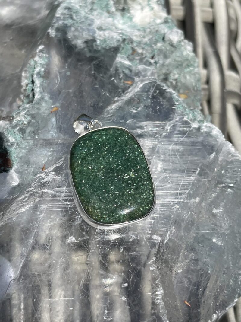 Round Green Aventurine Pendant in Silver