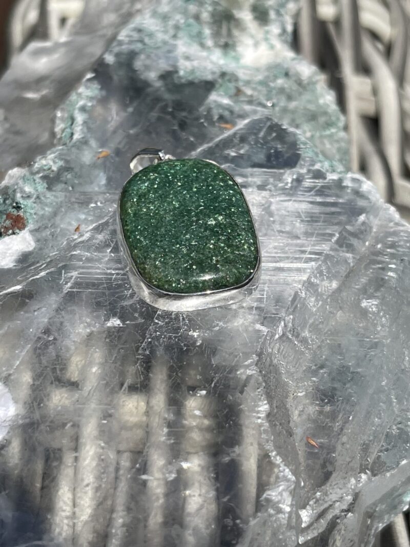 Round Green Aventurine Pendant in Silver