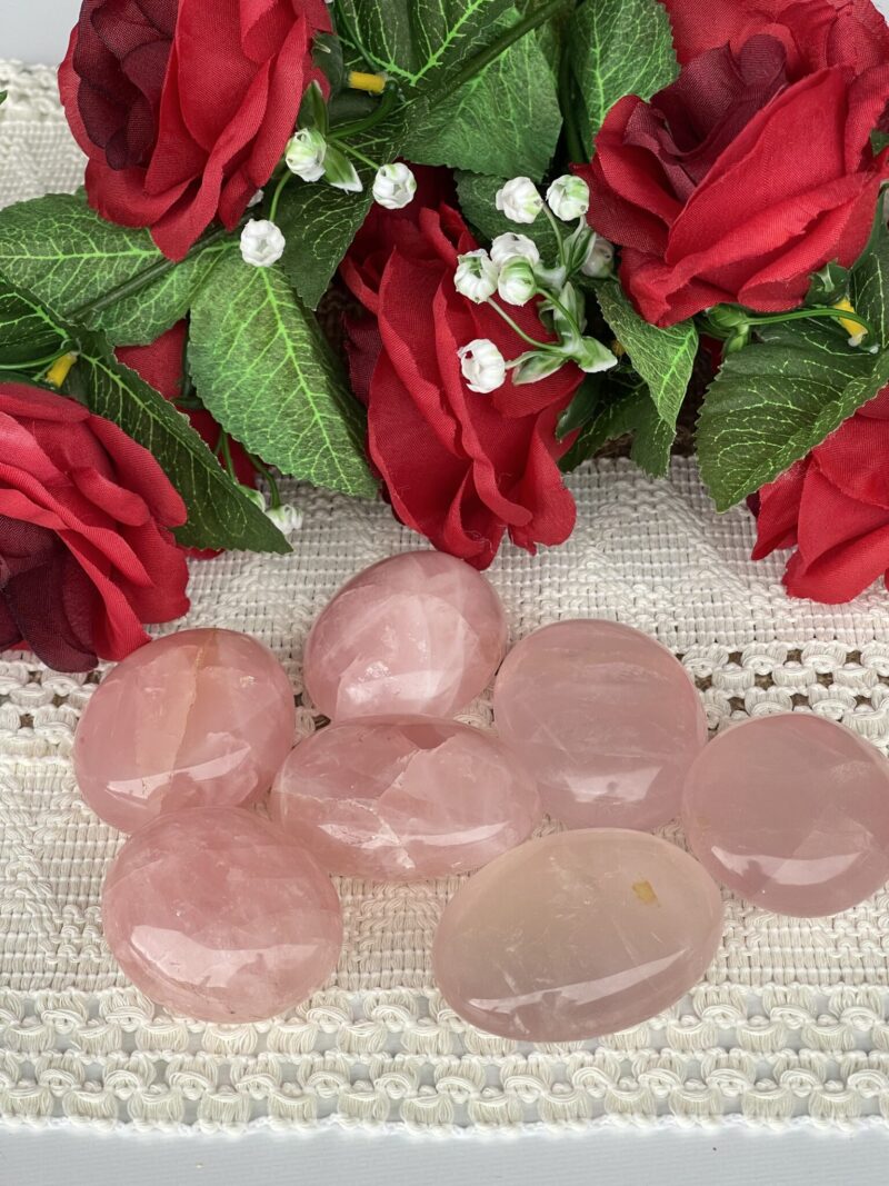 Exquisite Rose Quartz Handheld Stones – A Touch of Love