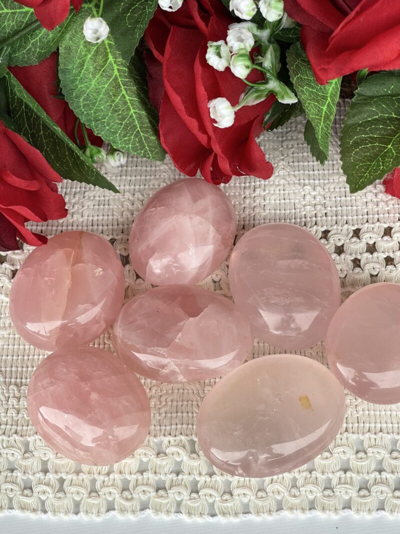 Exquisite Rose Quartz Handheld Stones – A Touch of Love