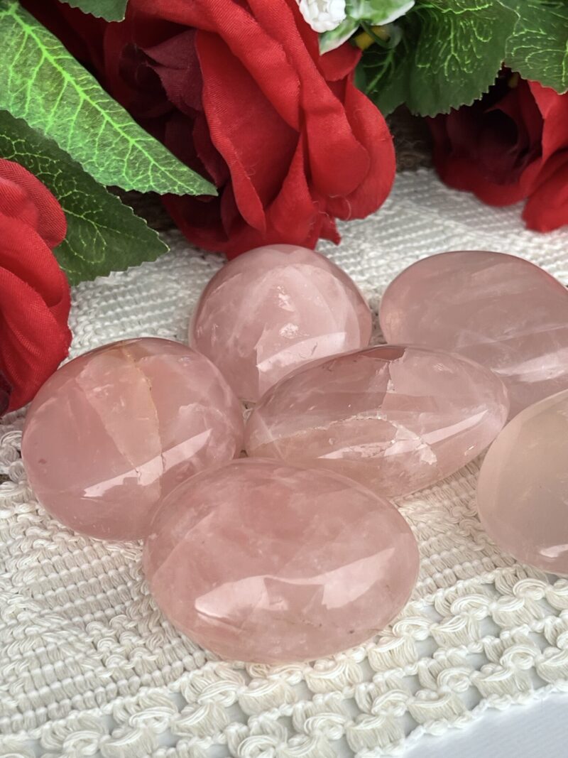 Exquisite Rose Quartz Handheld Stones – A Touch of Love